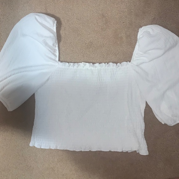 H&M white cropped smocked/ruched puff sleeve blouse - Picture 4 of 8